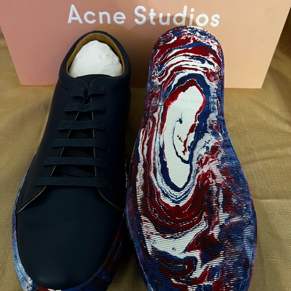 Mens sneakers size 10 US - Picture 2 of 3